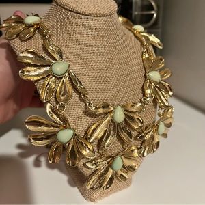 Gold Aqua flower plate necklace